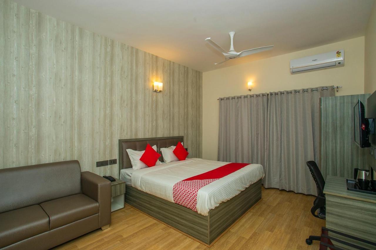 Collection O Premium Eden Au Lac Near Sri Someshwara Swami Temple 벵갈루루 외부 사진