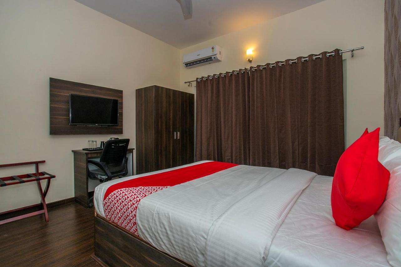 Collection O Premium Eden Au Lac Near Sri Someshwara Swami Temple 벵갈루루 외부 사진